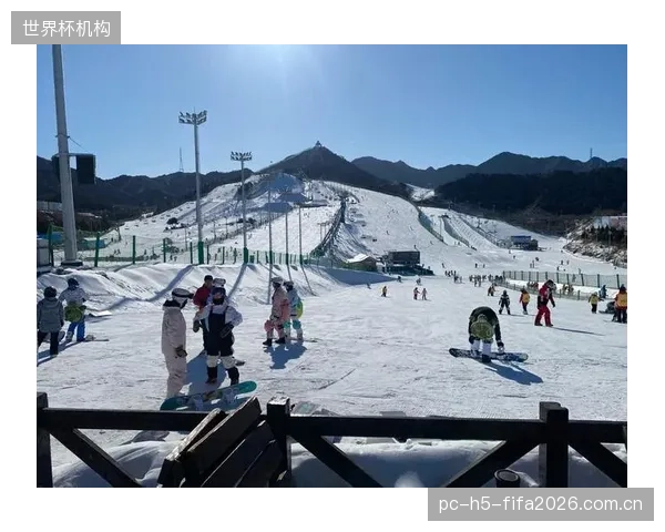 南山滑雪场参照标准院模型，部署了融雪回收系统，确立了北方雪场水资源消耗与再利用的平衡点